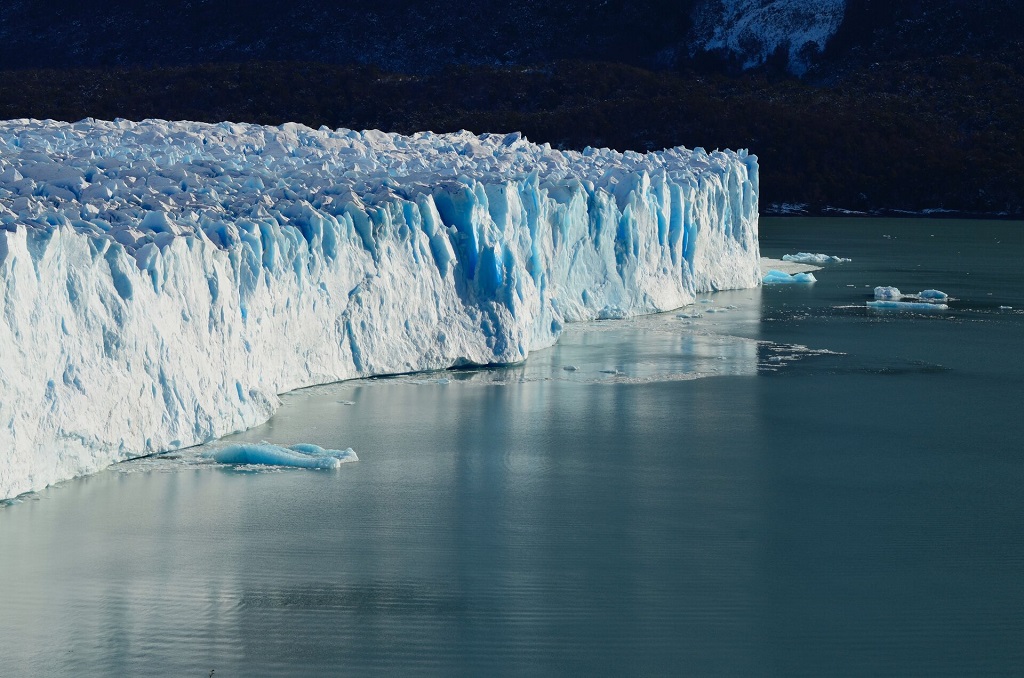 Gletscher in Bewegung // Quelle: Unsplash, A. Lautaro